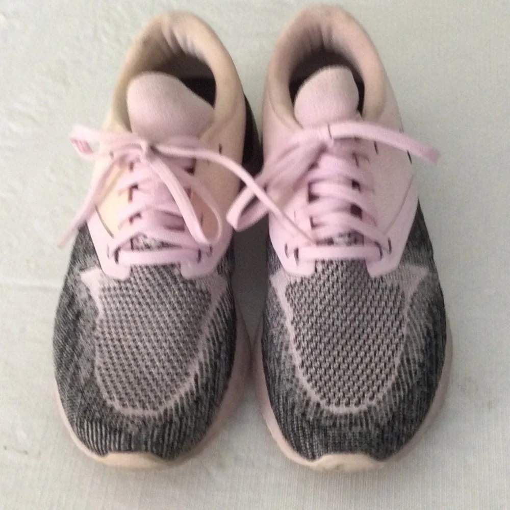 Nike Women's Pink and Gray Running Shoes Size 8